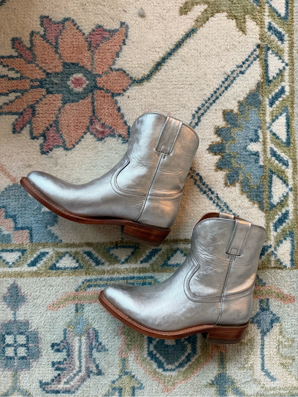 NWT Frye Billy Short Silver Boots